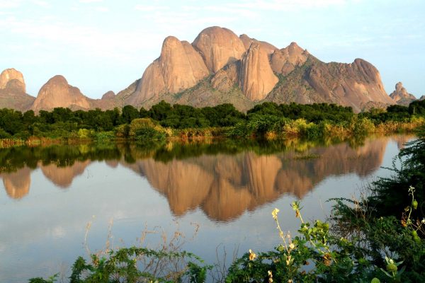 معوقات السياحة بالسودان