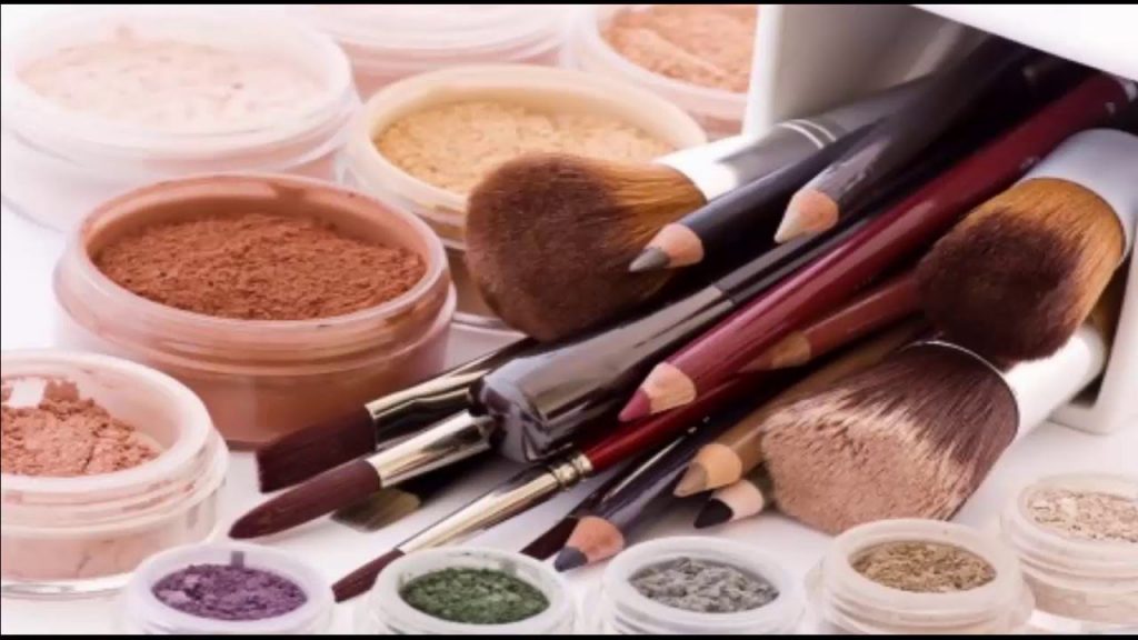 حلم وضع المكياج في المنام لابن سيرين وابن شاهين