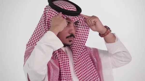 تفسير حلم رجل لابس ثوب ابيض وشماغ أحمر للمطلقة