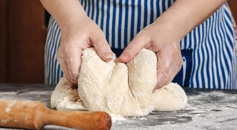 رؤية العجين والخبز في المنام للمتزوجة